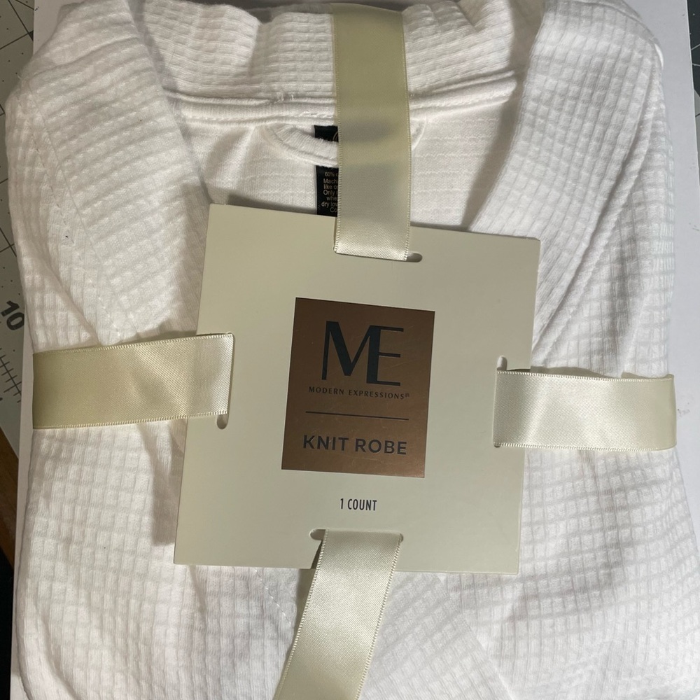 Modern Expressions Classic White Knit Robe